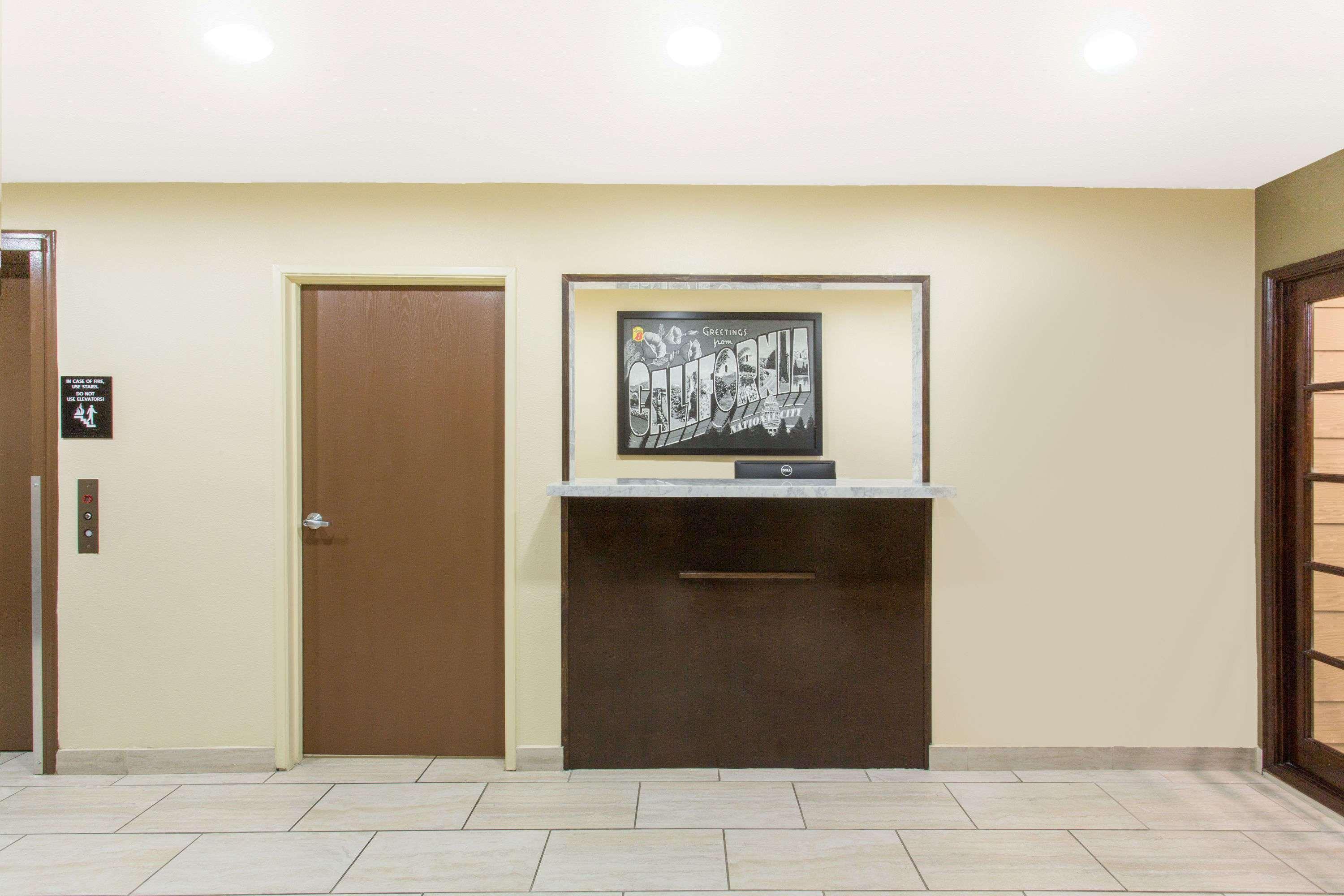 Super 8 By Wyndham National City Chula Vista Buitenkant foto