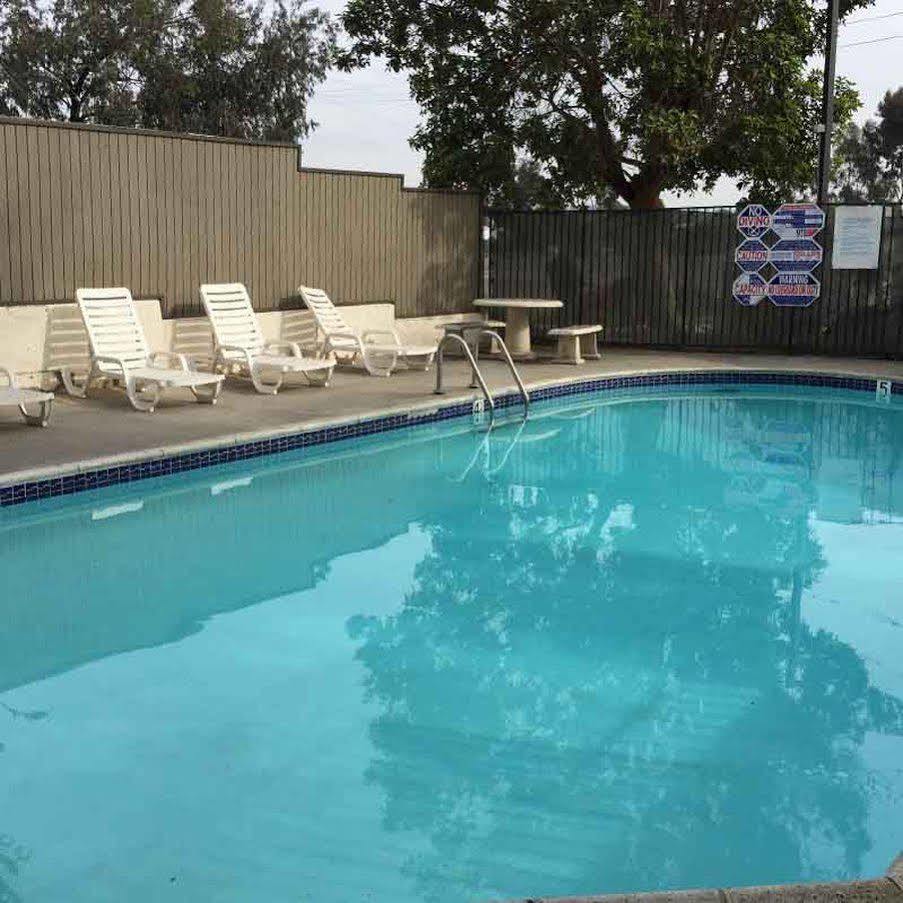 Super 8 By Wyndham National City Chula Vista Buitenkant foto